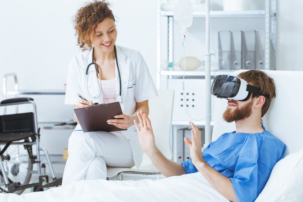 يجعلك تواجه مخاوفك ويعود بك للماضي لمواجهته! ما هو علاج الاضطرابات النفسية بالواقع الافتراضي؟