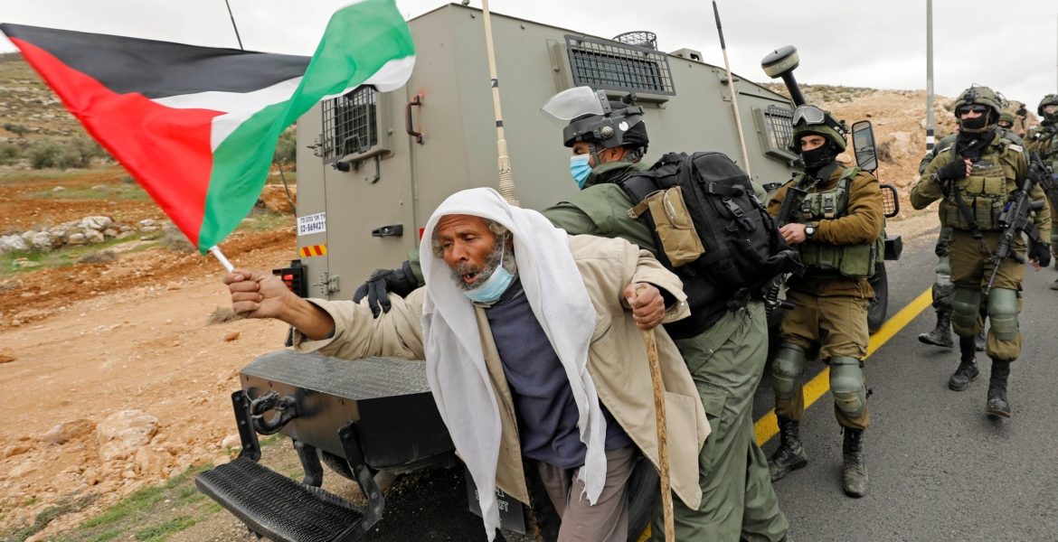 الاحتلال الإسرائيلي مسن فلسطيني