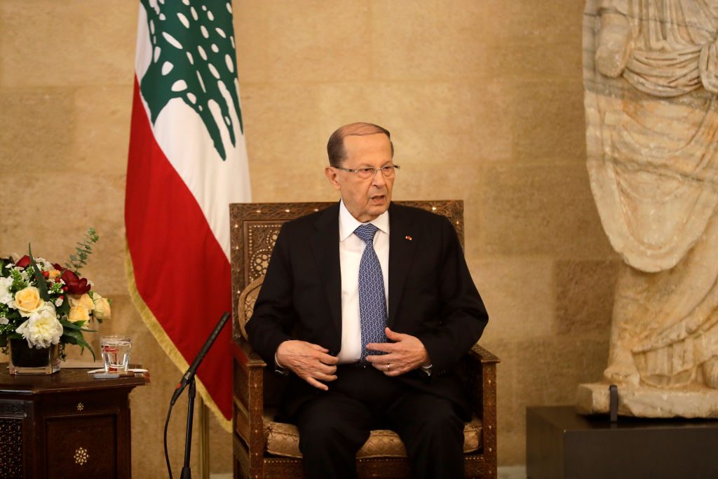 تحرّك في لبنان لاحتواء النزاع مع إسرائيل.. رويترز: بيروت ستقدّم “حلاً وسطاً” عبر أمريكا