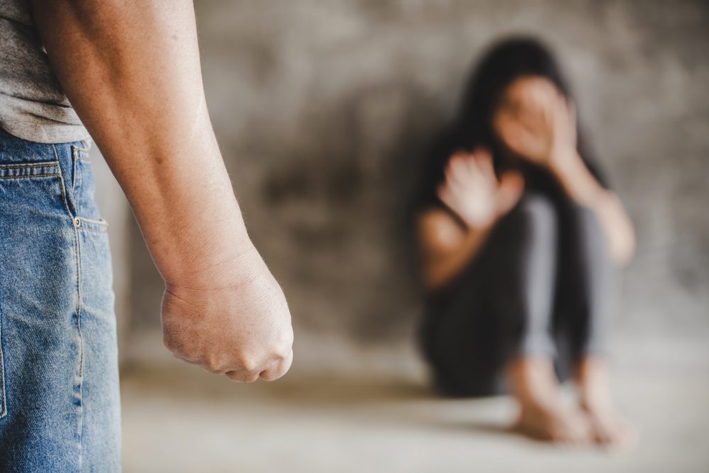العنف الأسري وتأثيره على المجتمع/ shutterstock