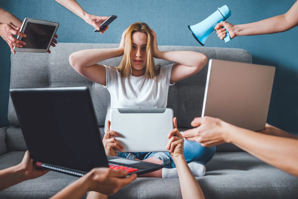الأخبار الزائفة-الكاذبة/ shutterstock