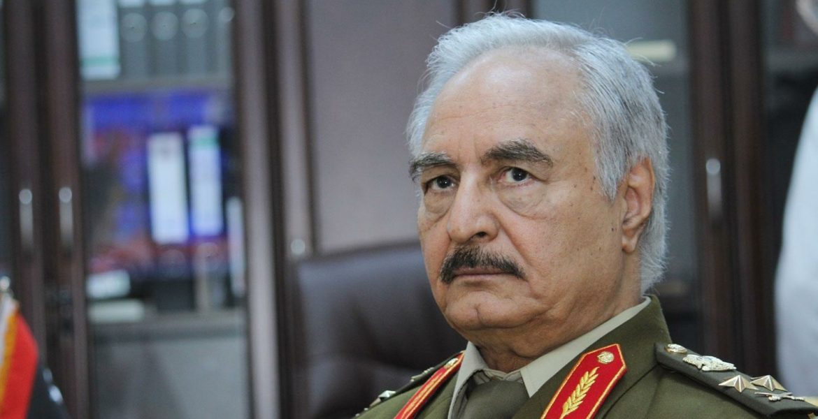 محكمة أمريكية تعلن خليفة حفتر “مجرم حرب”.. قبلت دعاوى تتهمه بارتكاب جرائم قتل وتعذيب في ليبيا