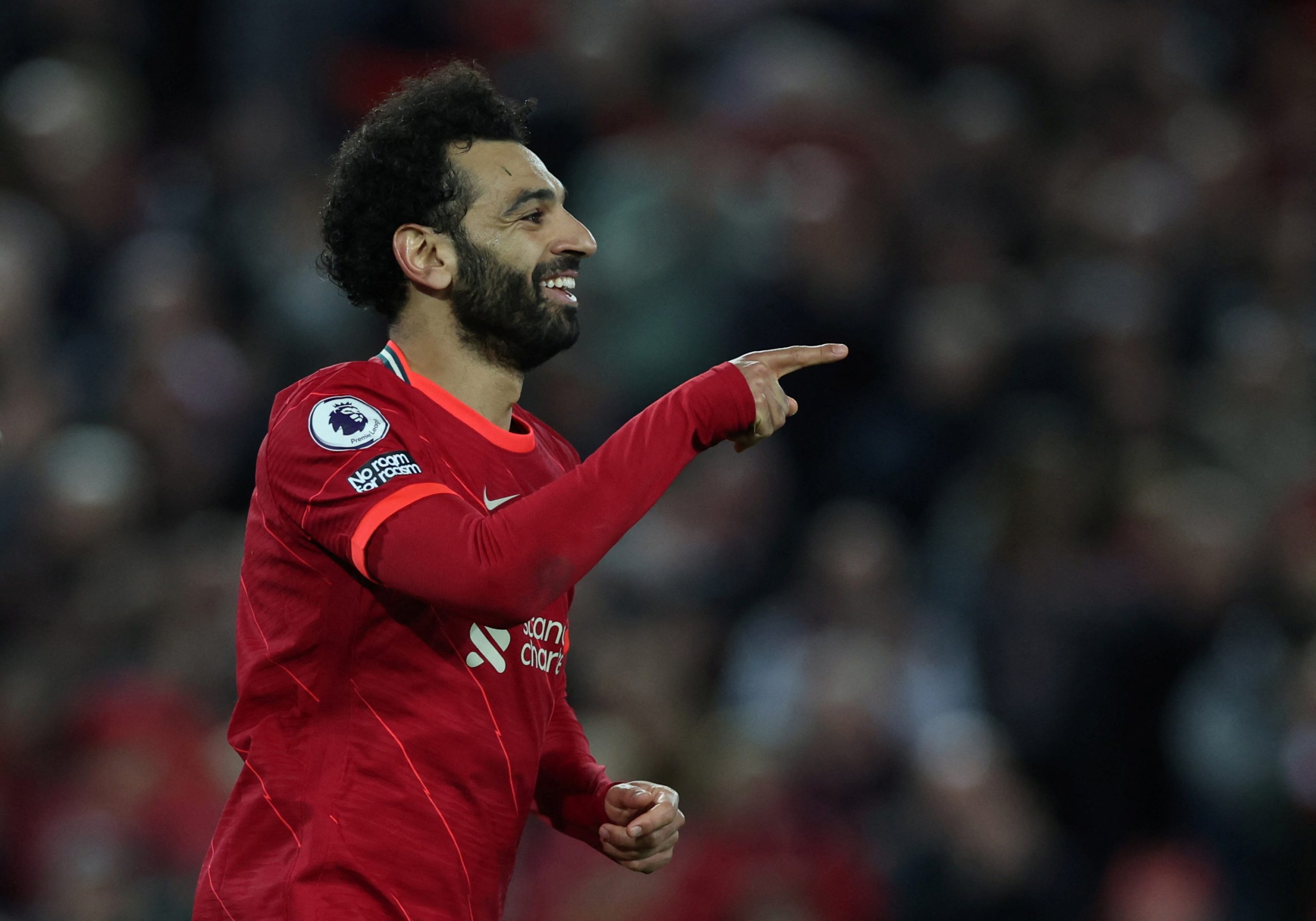 ظهر عبر فيديو حسم الجدل حول مصيره.. ليفربول يعلن تجديد عقد محمد صلاح لفترة طويلة