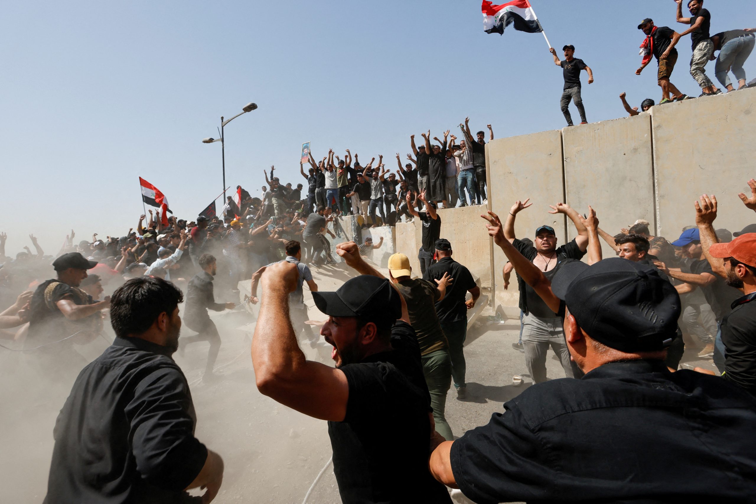 “إيران موجودة في العراق لتبقى”.. لماذا طهران مستعدة للدخول في صراع طويل الأمد على السلطة ببغداد؟