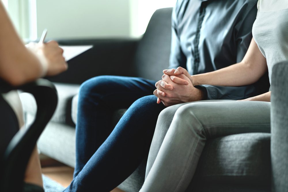 زيارة الطبيب النفسي الضرورية قبل الزواج/ shutterstock