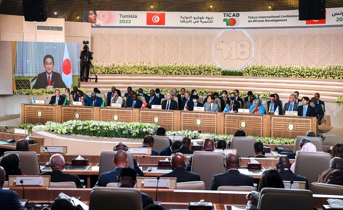 اليابان تسعى لتوطيد العلاقات مع إفريقيا.. تعهّدت بتقديم مساعدات بقيمة 30 مليار دولار خلال قمة “تيكاد” في تونس
