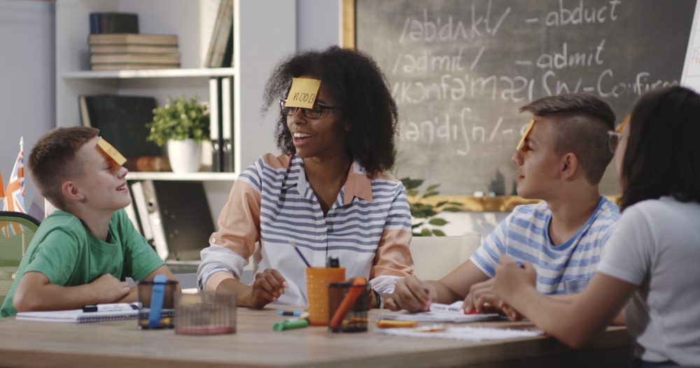 متى أعلم طفلي لغة ثانية؟/ shutterstock