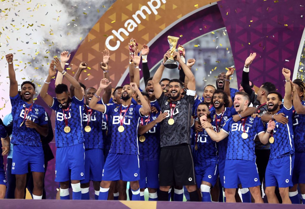 الهلال يهزم الزمالك ويُتوَّج بكأس سوبر لوسيل (رويترز)