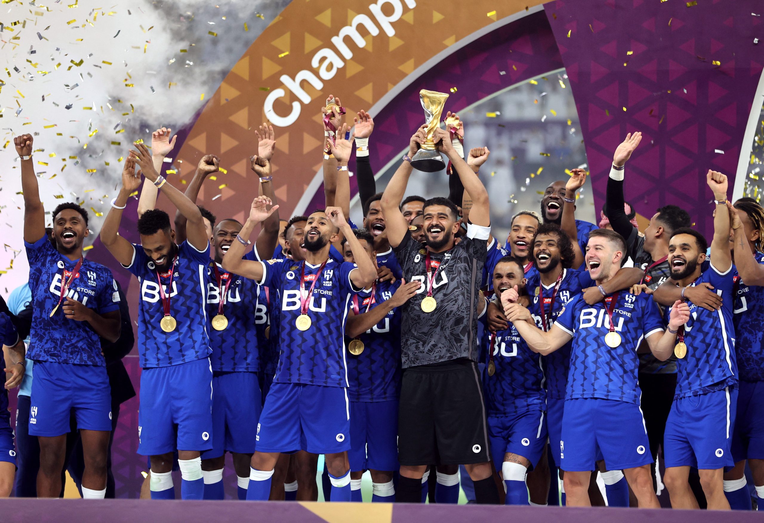 الهلال يهزم الزمالك ويُتوَّج بكأس سوبر لوسيل (رويترز)