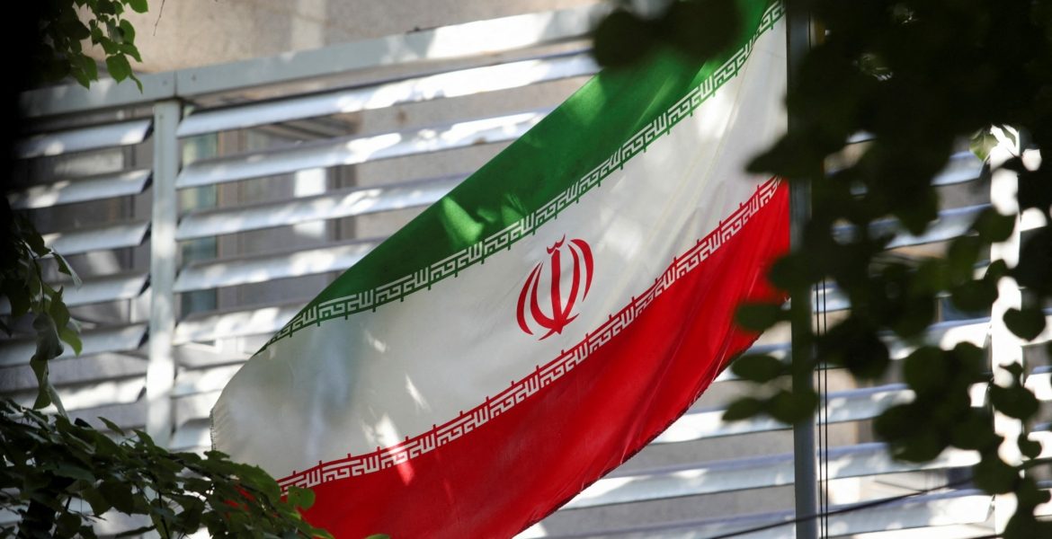 إيران