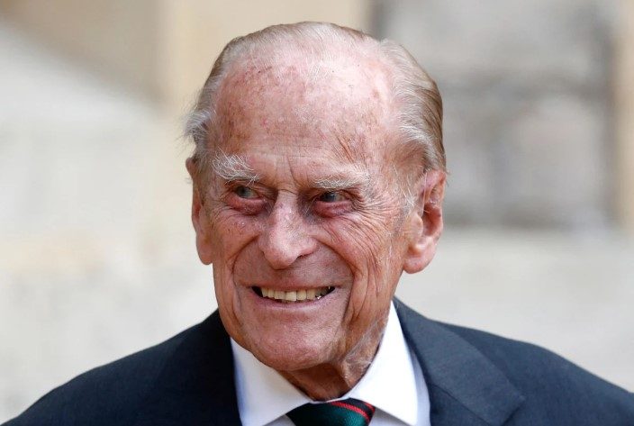 الأمير فيليب أراد مقاضاة مسلسل The Crown.. ذا تايمز: غضب بشدة من إلقاء اللوم عليه في وفاة أخته