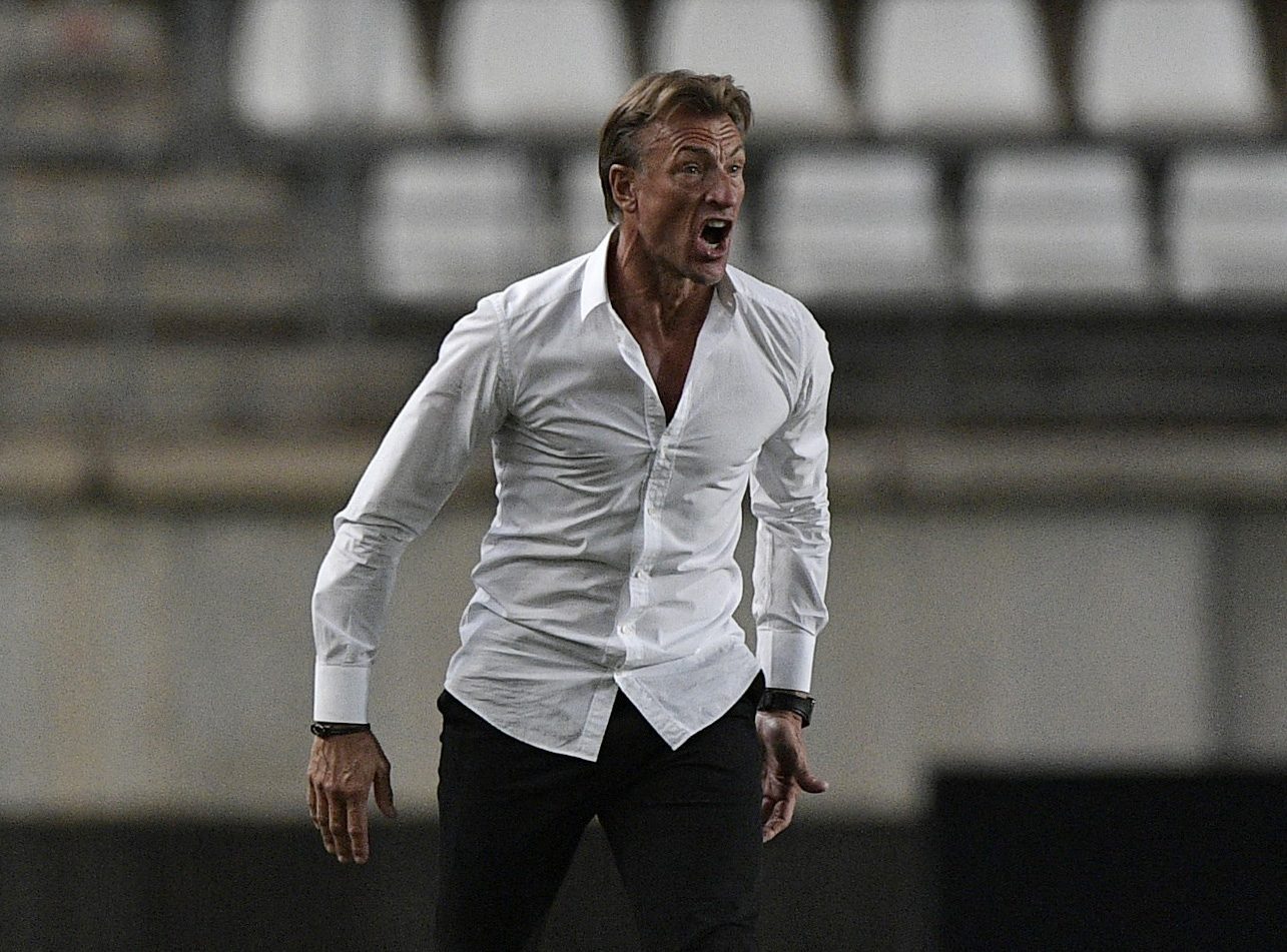 “أمي لم تحضر المونديال قط وجاءت لتشاهدكم”! شاهد ما قاله مدرب المنتخب السعودي للاعبيه قبل لقاء الأرجنتين