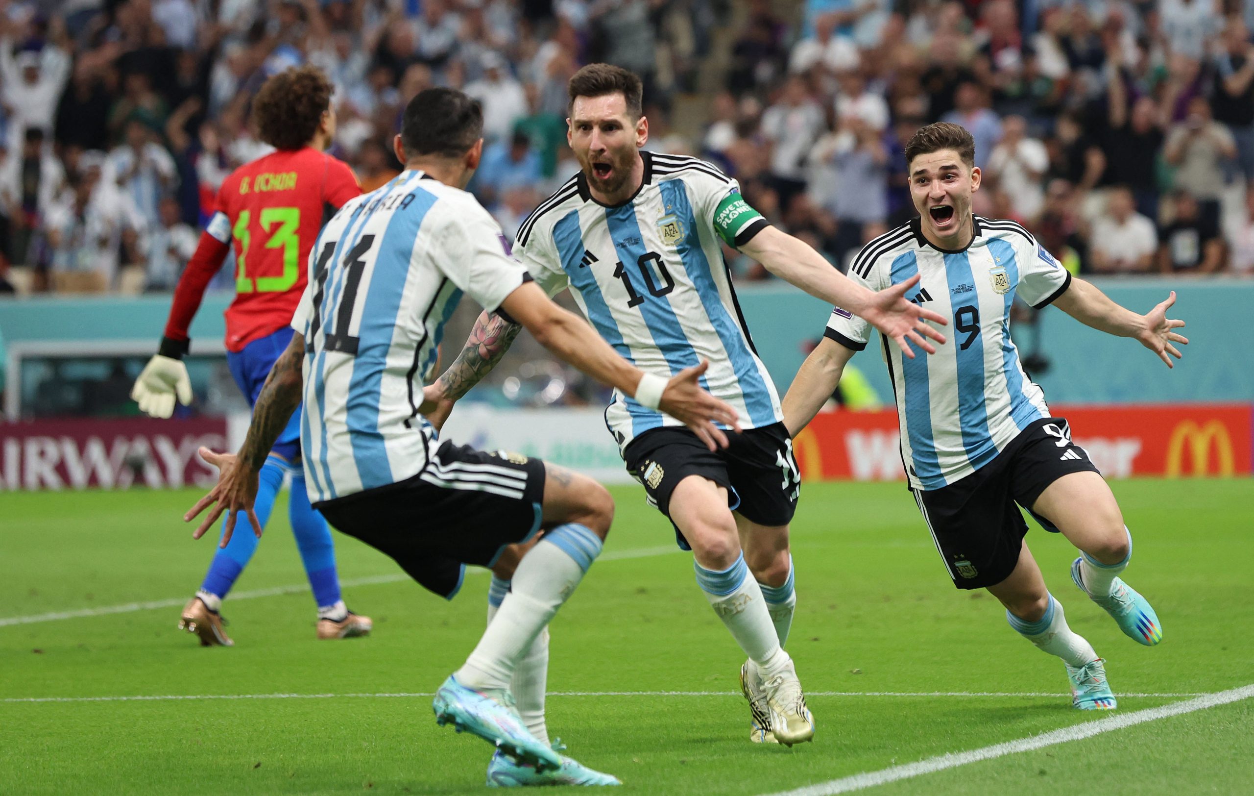 ميسي يقود "انتفاضة" الأرجنتين ضد المكسيك (رويترز)