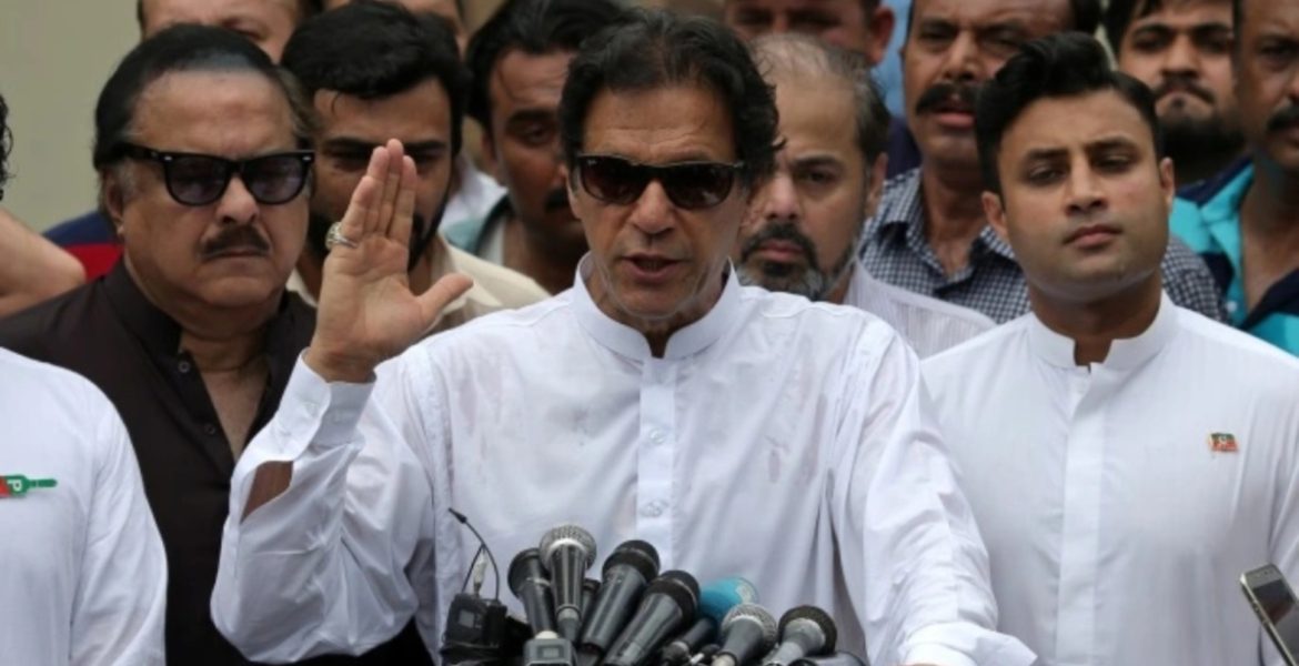باكستان تفتح تحقيقاً بمحاولة اغتيال عمران خان.. ملابسات الهجوم محل خلاف بين الشرطة ورئيس الوزراء السابق