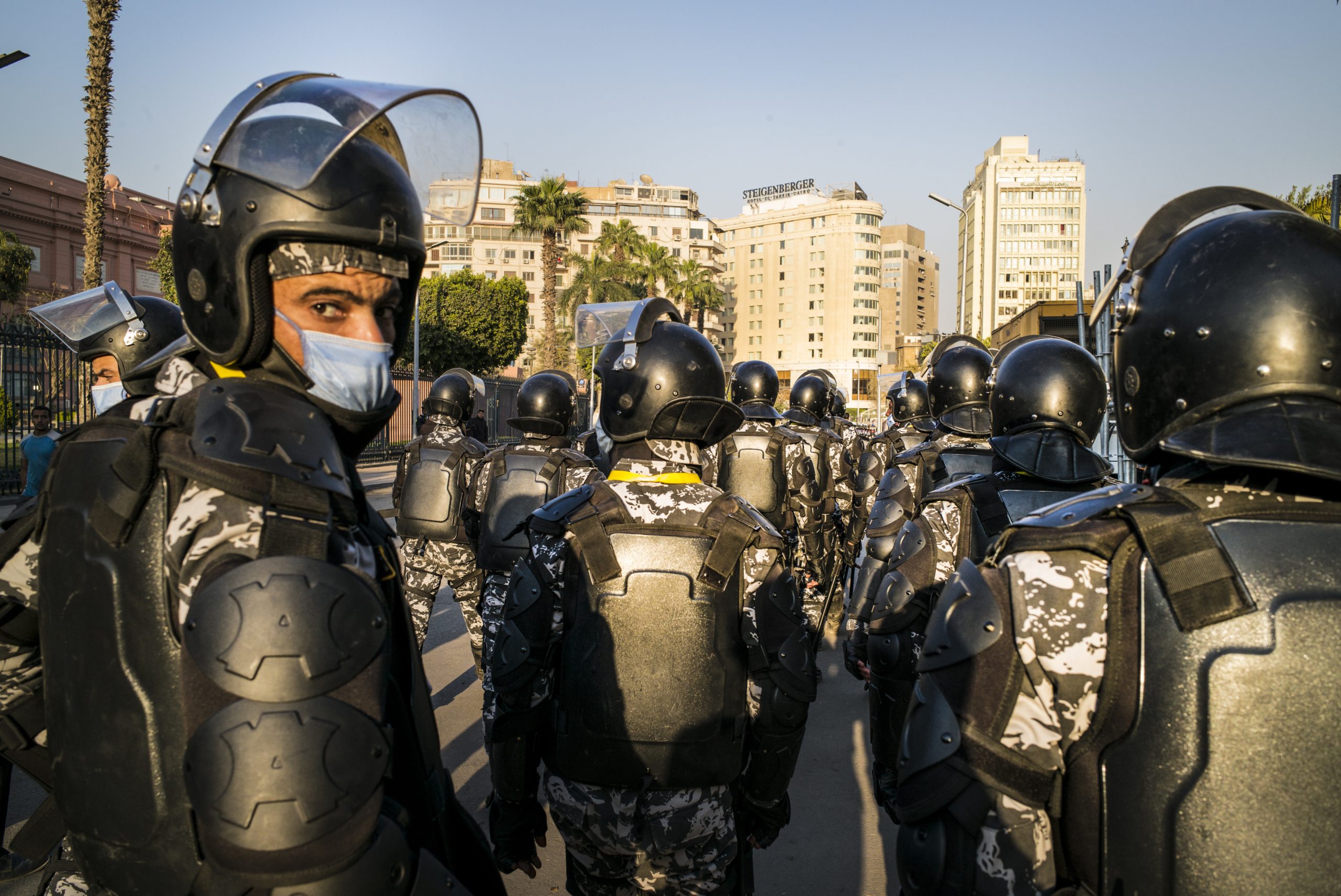 منظمة حقوقية: الأمن المصري يعتقل العشرات بسبب دعوات إلى الاحتجاج خلال قمة المناخ بشرم الشيخ