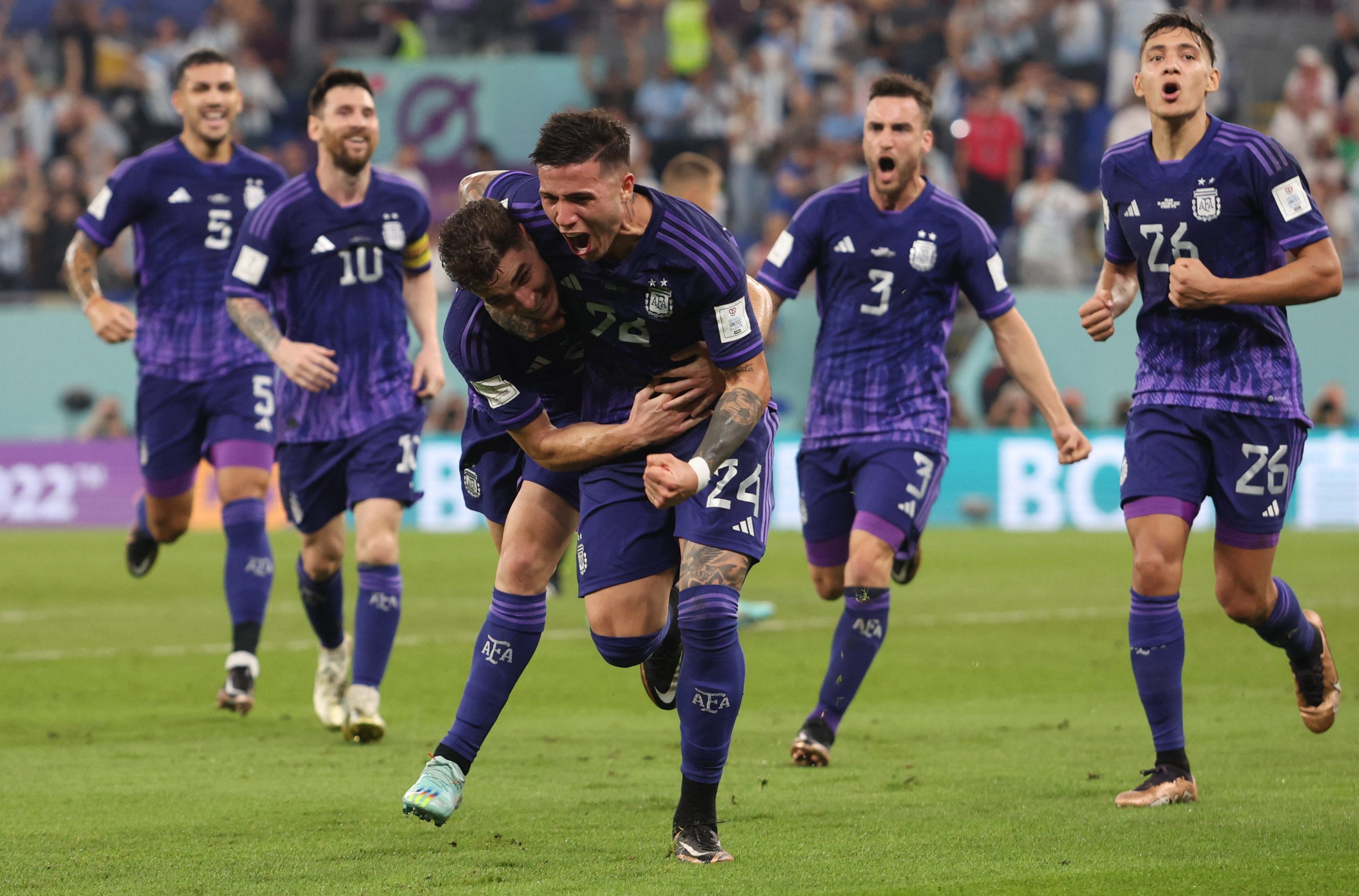 فوز الأرجنتين على بولندا في كأس العالم (رويترز)