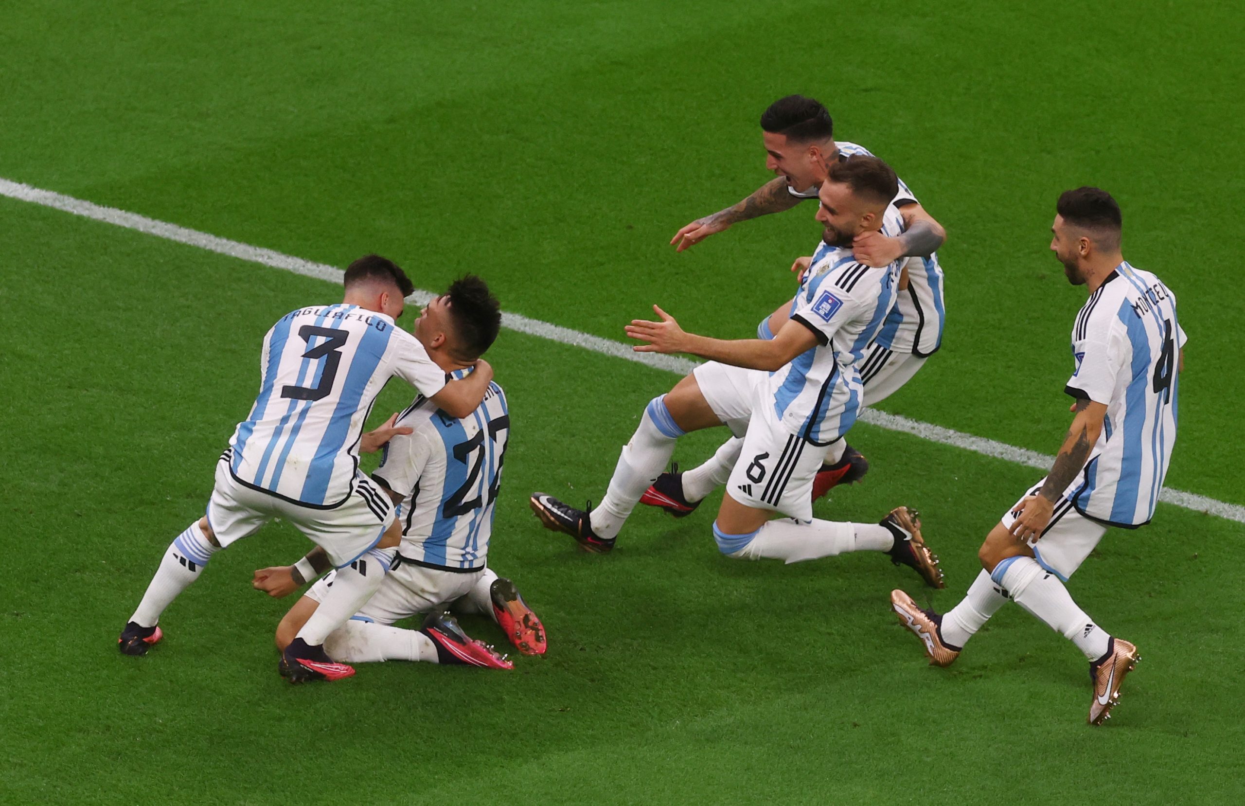 الأرجنتين إلى نصف نهائي كأس العالم