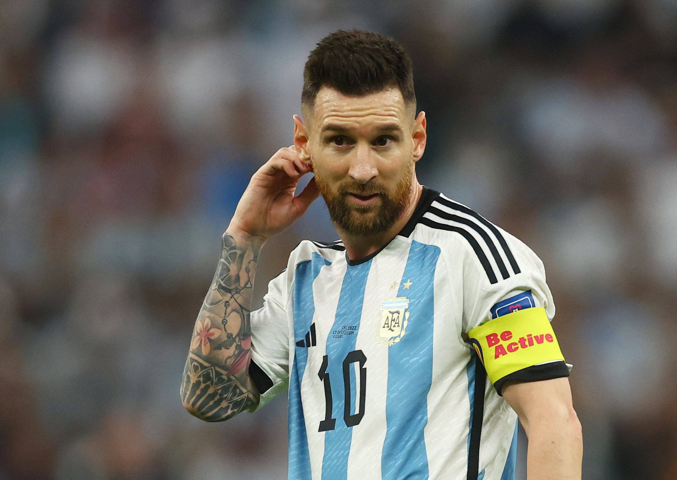 نجم منتخب فرنسا السابق يتمنى فوز ميسي بكأس العالم (رويترز)