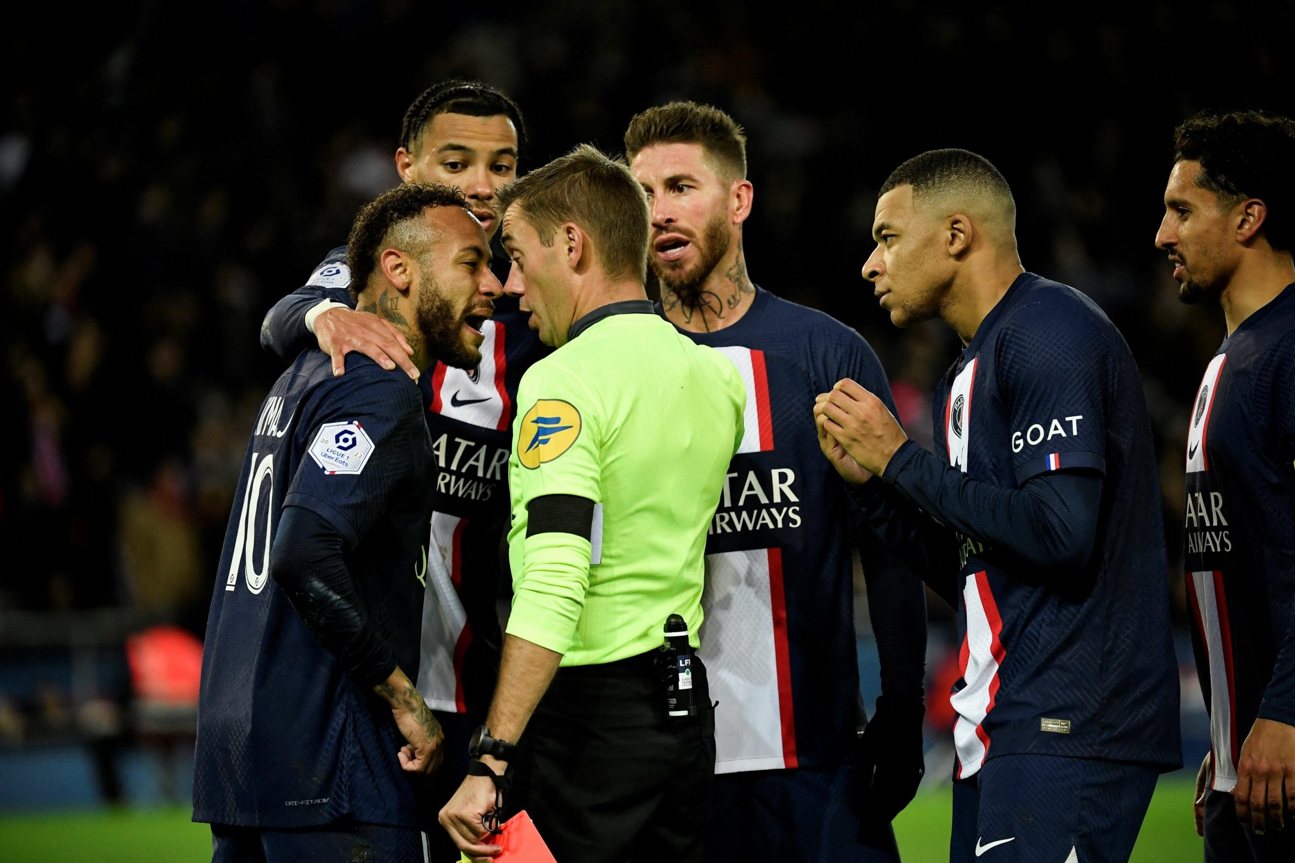 طرد نيمار في أول مباراة بعد كأس العالم - gettyimages