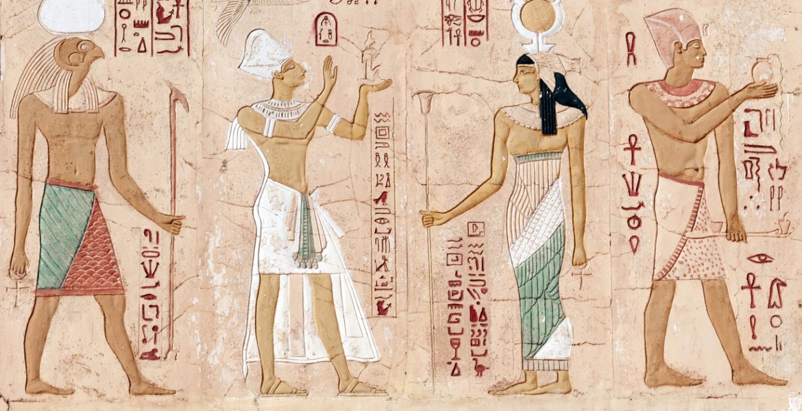 “إيزيس” التي أحيت زوجها بعد الموت و”تحوت” الذي يزن قلوب الموتى.. رحلة في أساطير الآلهة المصرية