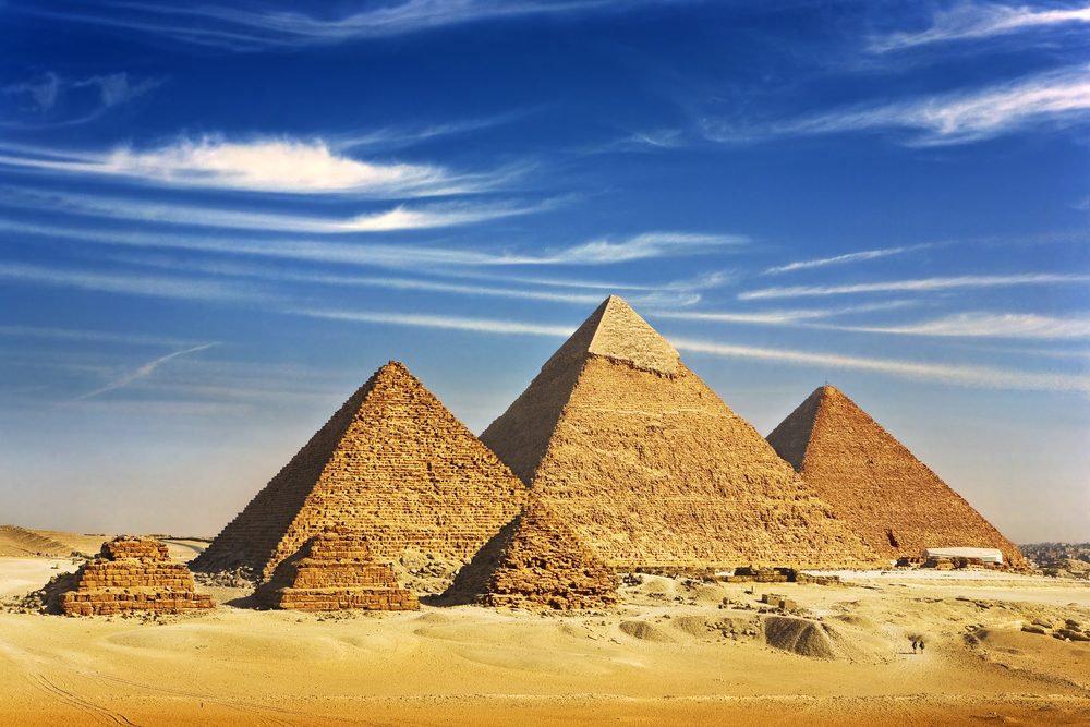 بناء الأهرامات