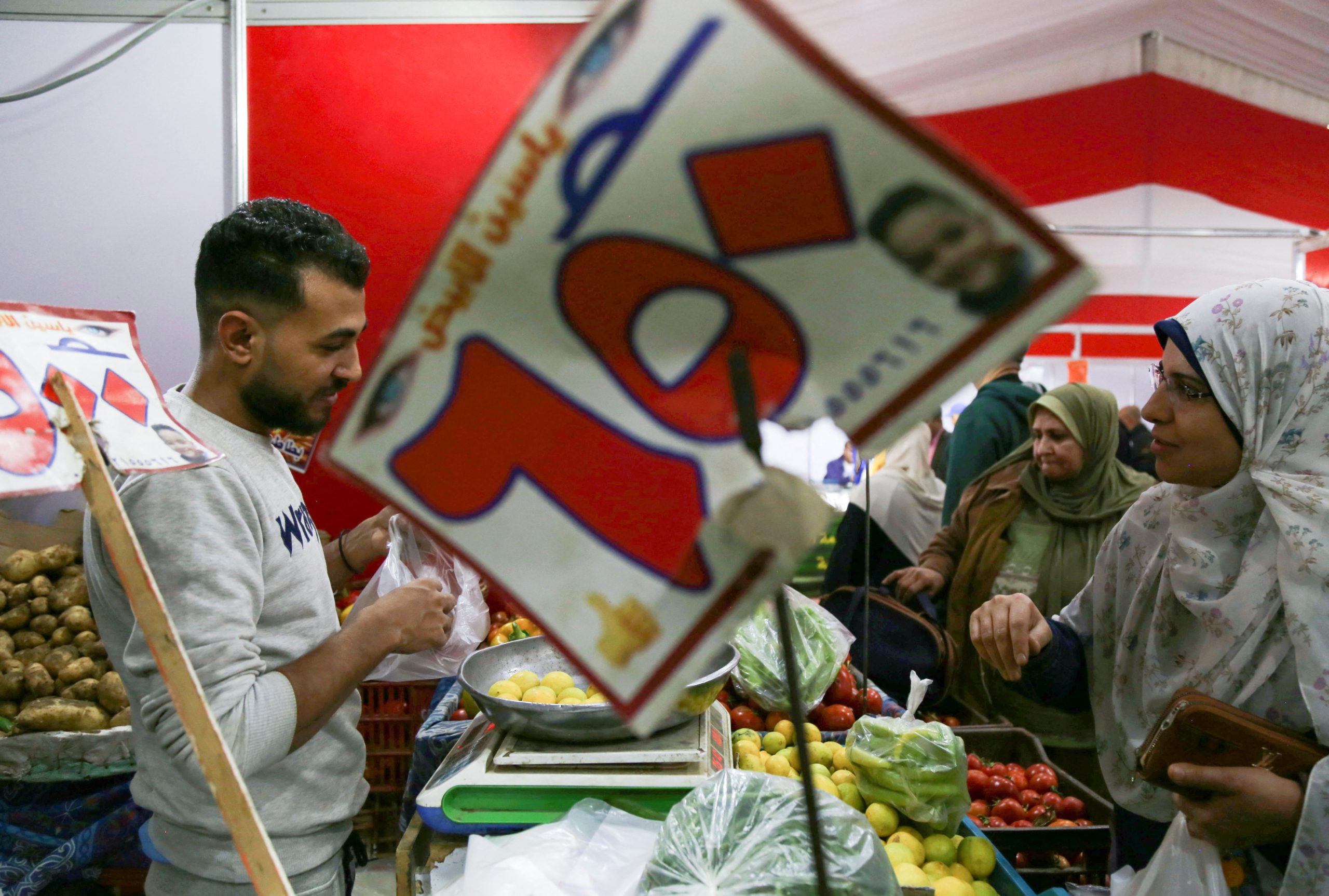 كم سنة يحتاج الموظف ليصبح مليونيراً؟ التضخم في مصر ألف جنيه لكل سيدة