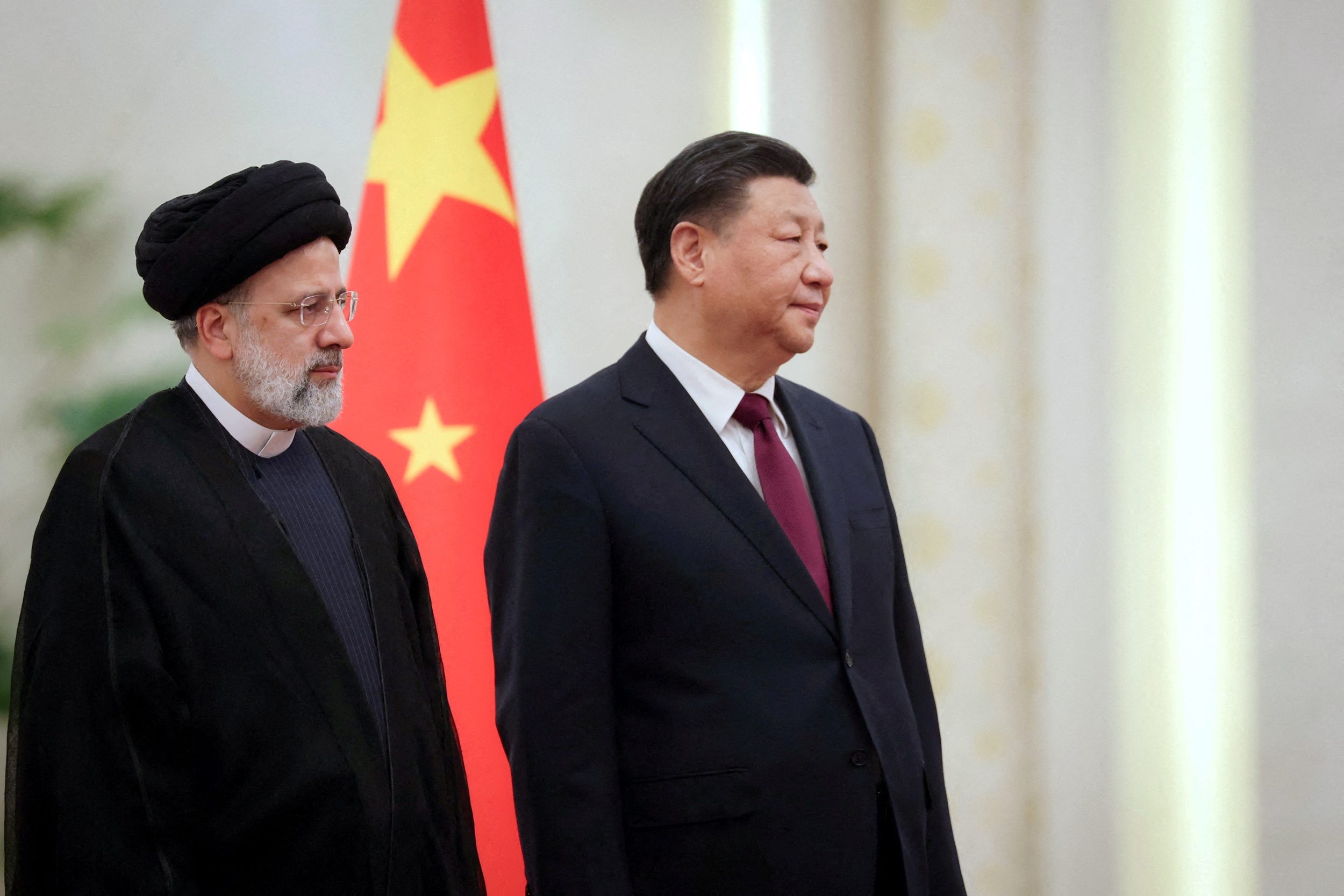 الرئيس الإيراني يزور الصين ويلتقي بـ”شي”.. بحثا الملف النووي وتعزيز العلاقات في النفط والتجارة