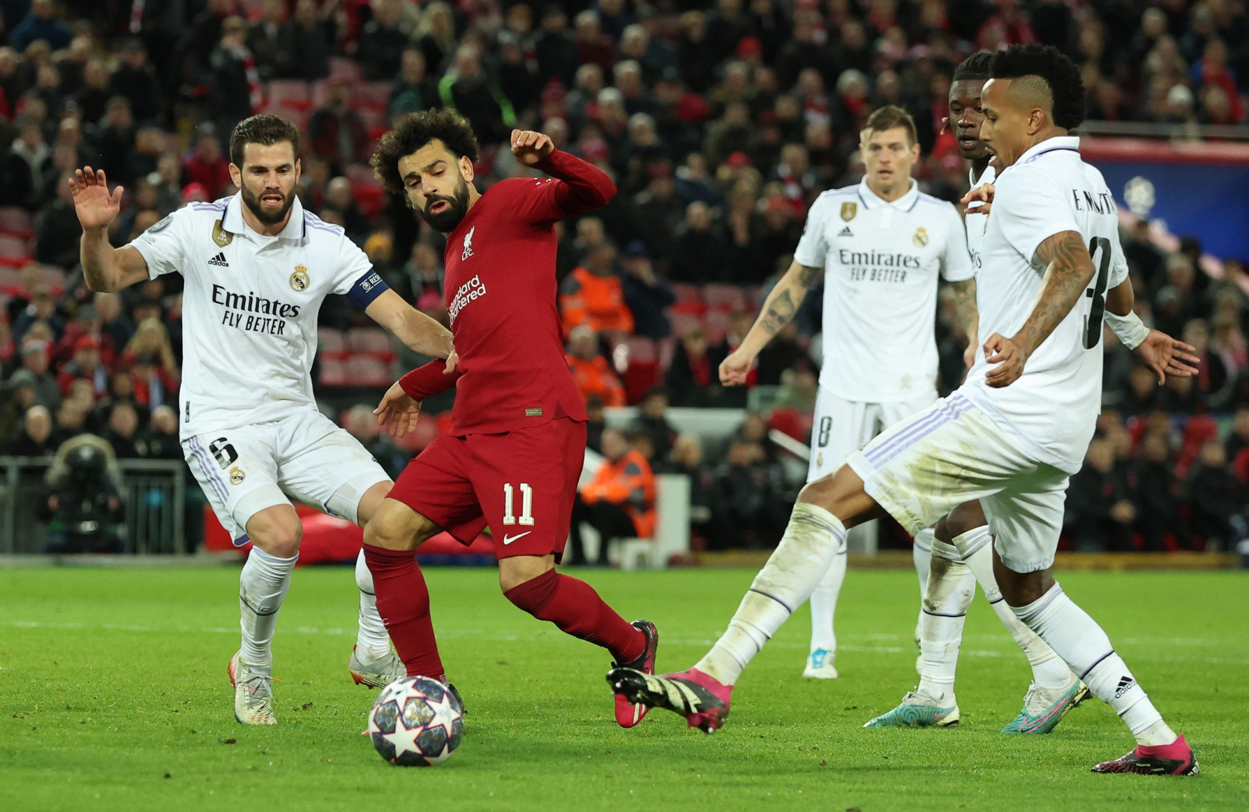 محمد صلاح سجل هدفاً وصنع آخر في مباراة ليفربول وريال مدريد (رويترز)