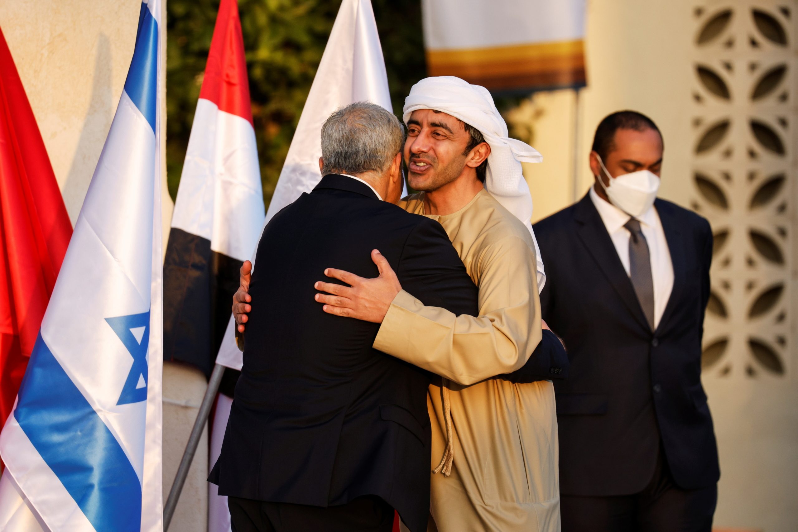 هآرتس: وفد إماراتي بقيادة عبد الله بن زايد بصدد زيارة إسرائيل لـ”إدانة” تصريحات وزير المالية المتطرف