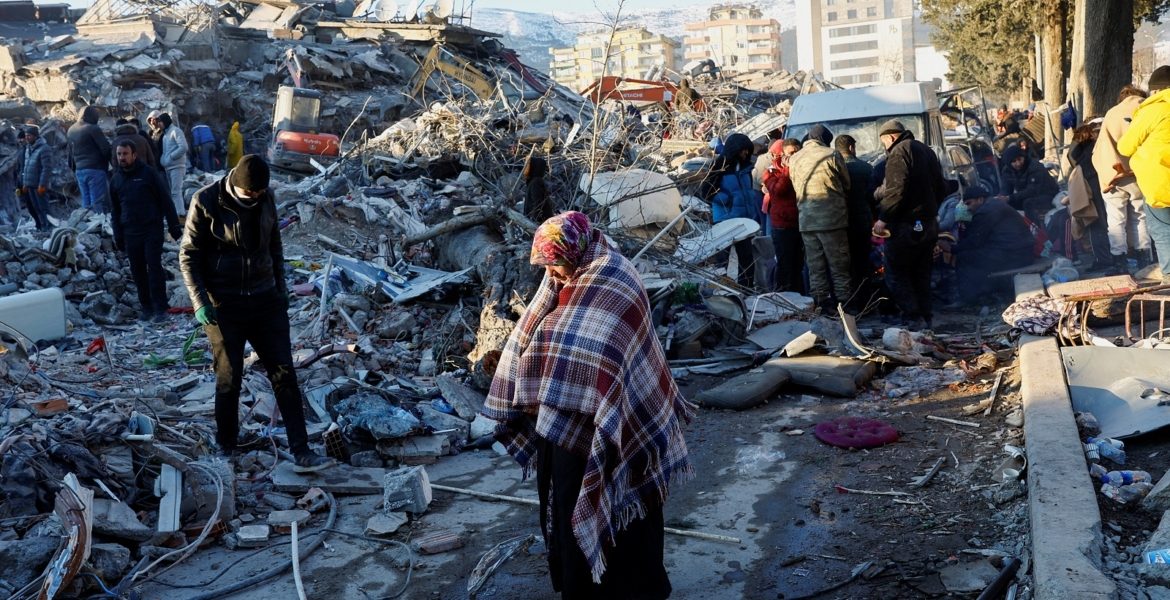 تركيا تعلن ارتفاع قتلى الزلزال إلى 45 ألفاً.. أقامت مئات آلاف الخيم بعد فرار نحو مليونين من منازلهم