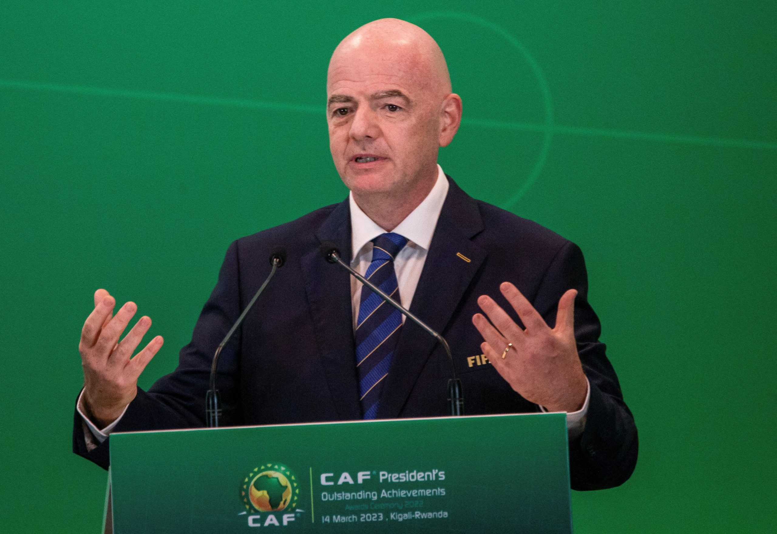 الفيفا يحرم إندونيسيا من استضافة كأس العالم تحت 20 عاماً (رويترز)