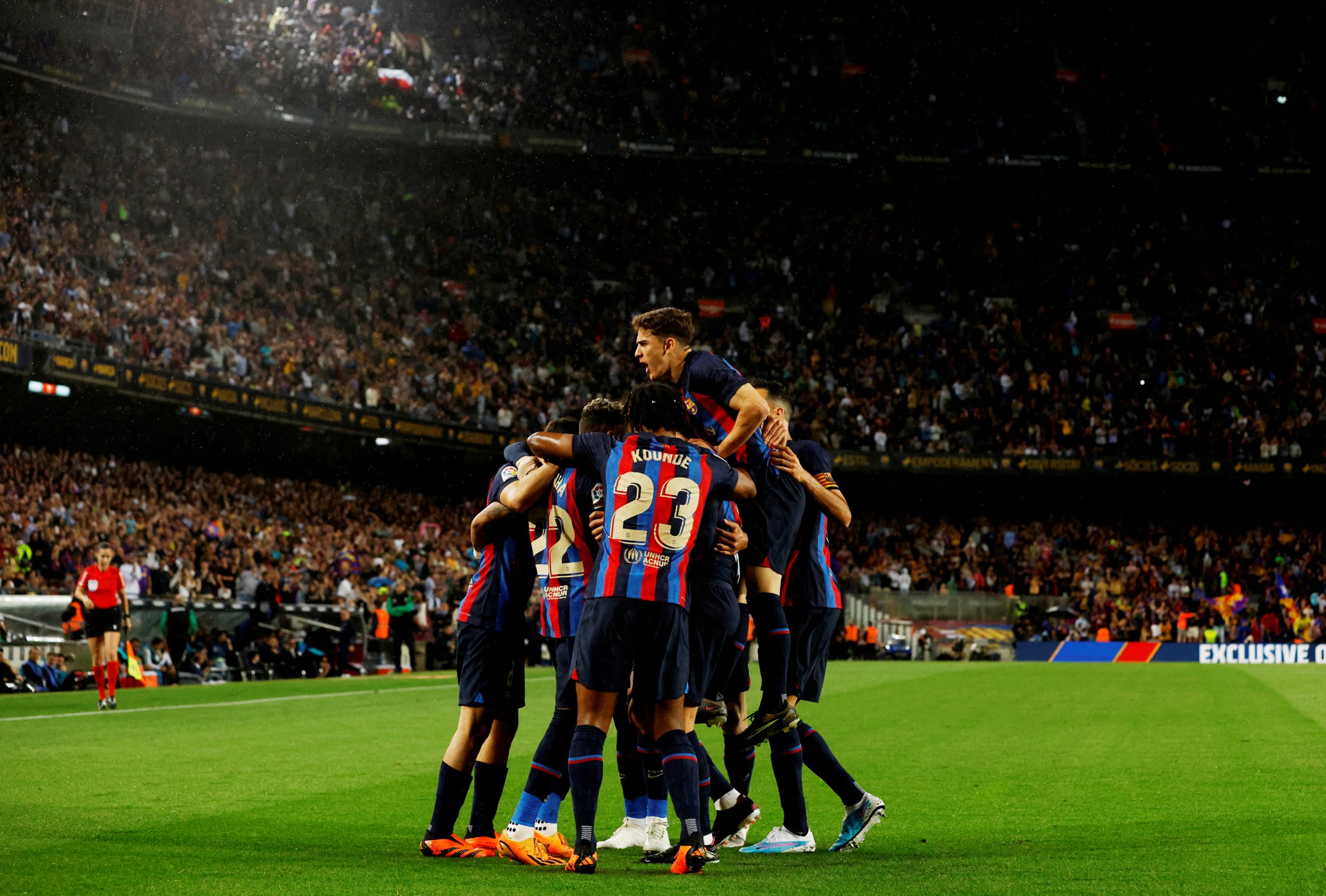 برشلونة سيشارك في دوري أبطال أوروبا (رويترز)