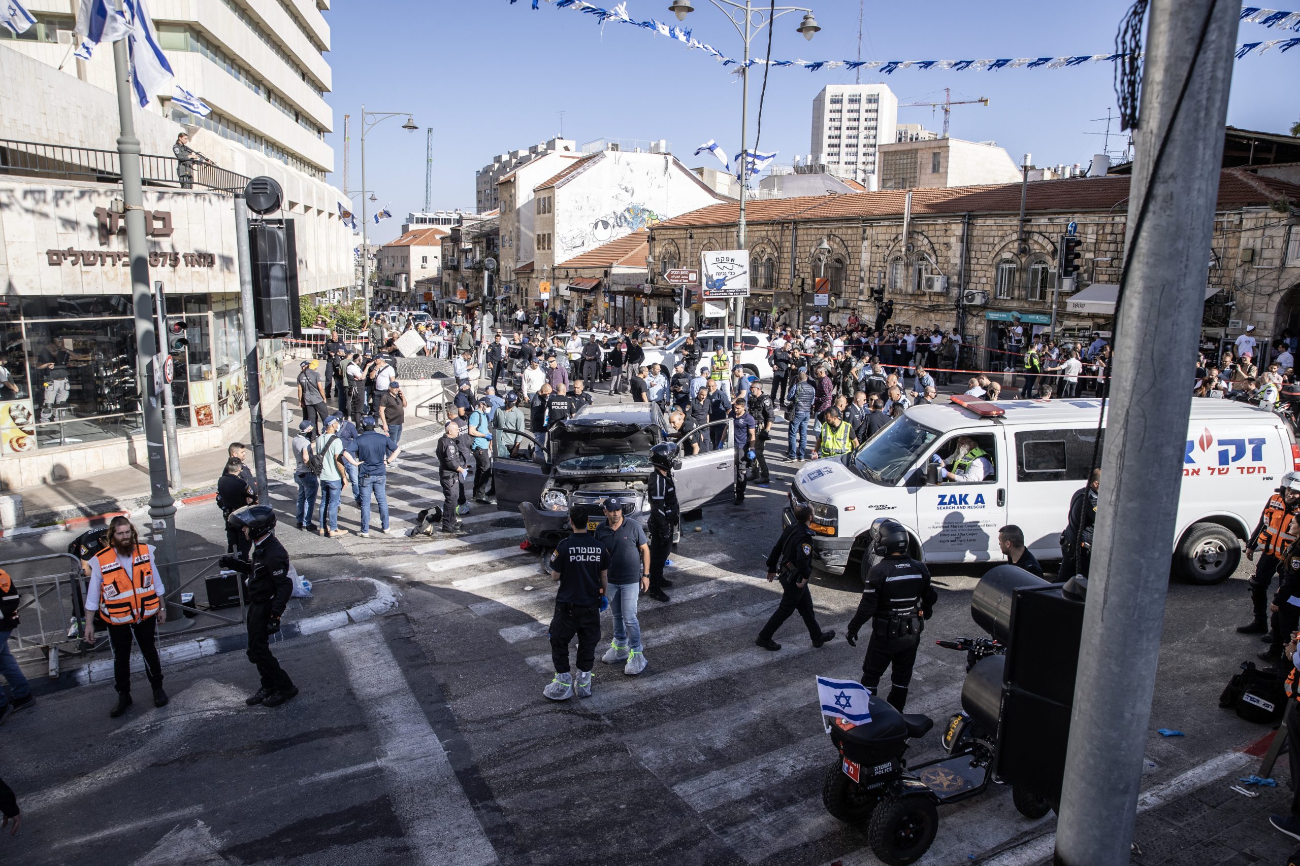 عملية دهس تصيب إسرائيليين في القدس بينهم حالة خطيرة.. الاحتلال استدعى قوات كبيرة لموقع الحادث