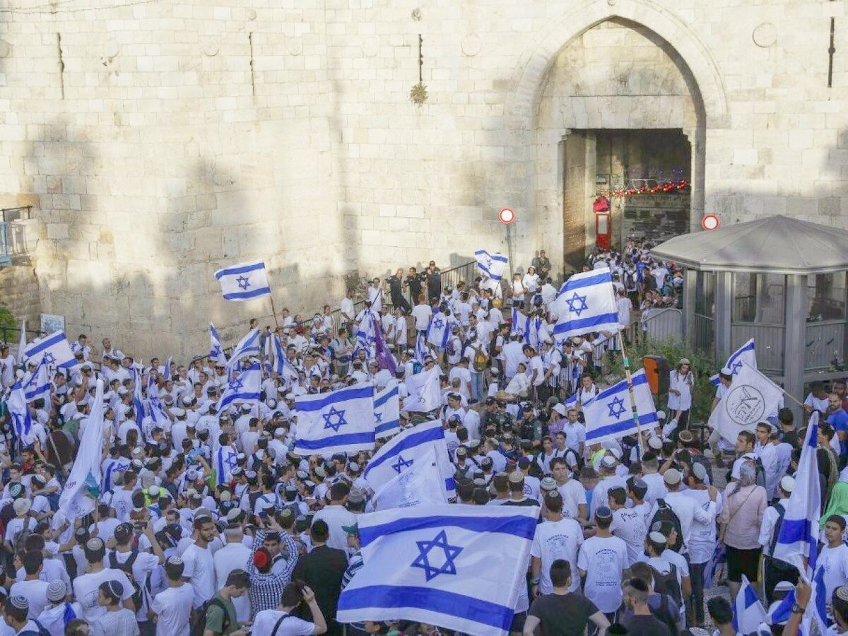 كيف أصبحت "مسيرة الأعلام الإسرائيلية" عنواناً للصراع على القدس المحتلة؟ / رويترز