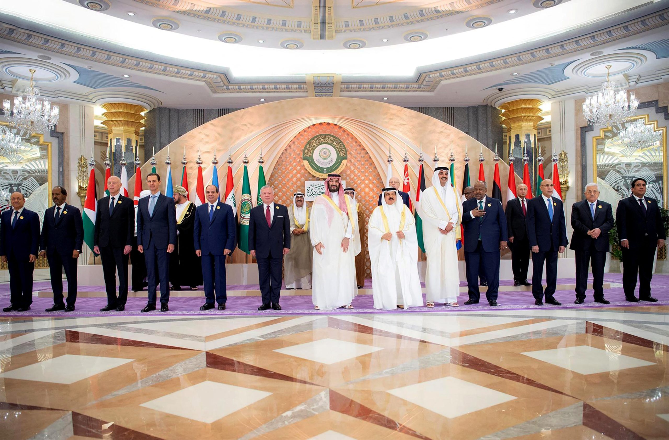القمة العربية تختتم أعمالها بإصدار “إعلان جدة”.. البيان ضم 32 بنداً ودعا إلى “وقف الانتهاكات الإسرائيلية المتكررة”