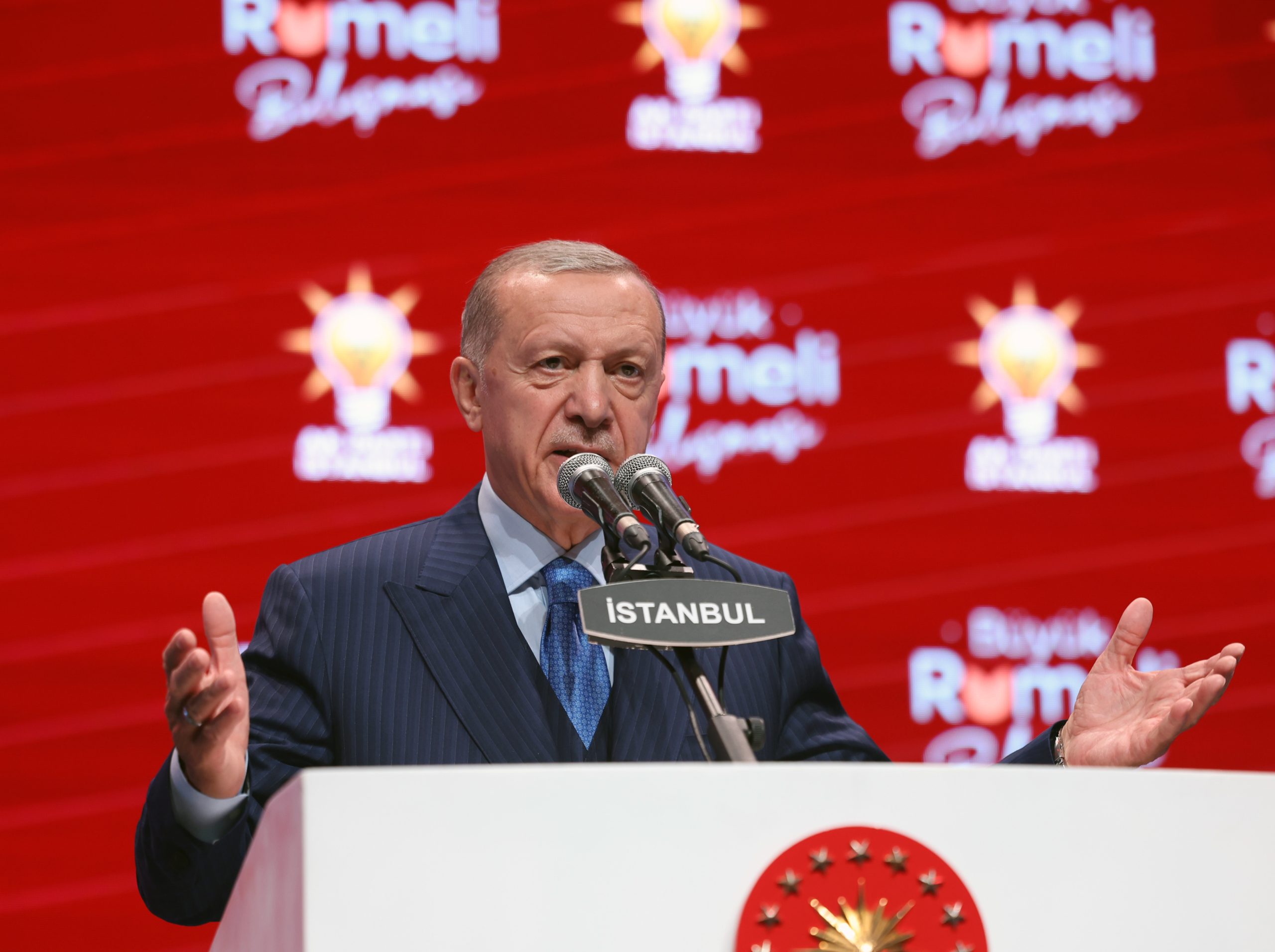 أردوغان يهاجم منافسه بجولة الإعادة ويصفه بـ”النازي”.. وكليجدار أوغلو يعد بترحيل السوريين “بأقرب وقت”