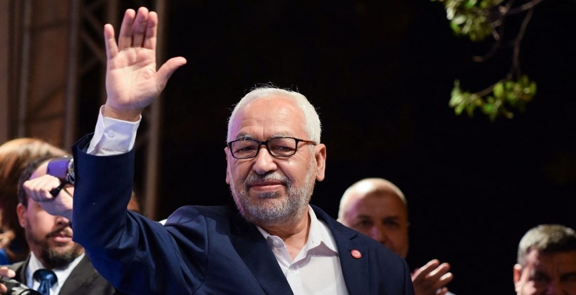 “لست وحدك أيها الشيخ العنيد”.. ابنة الغنوشي تهدي والدها أغنية بعيد ميلاده الـ82 (فيديو)