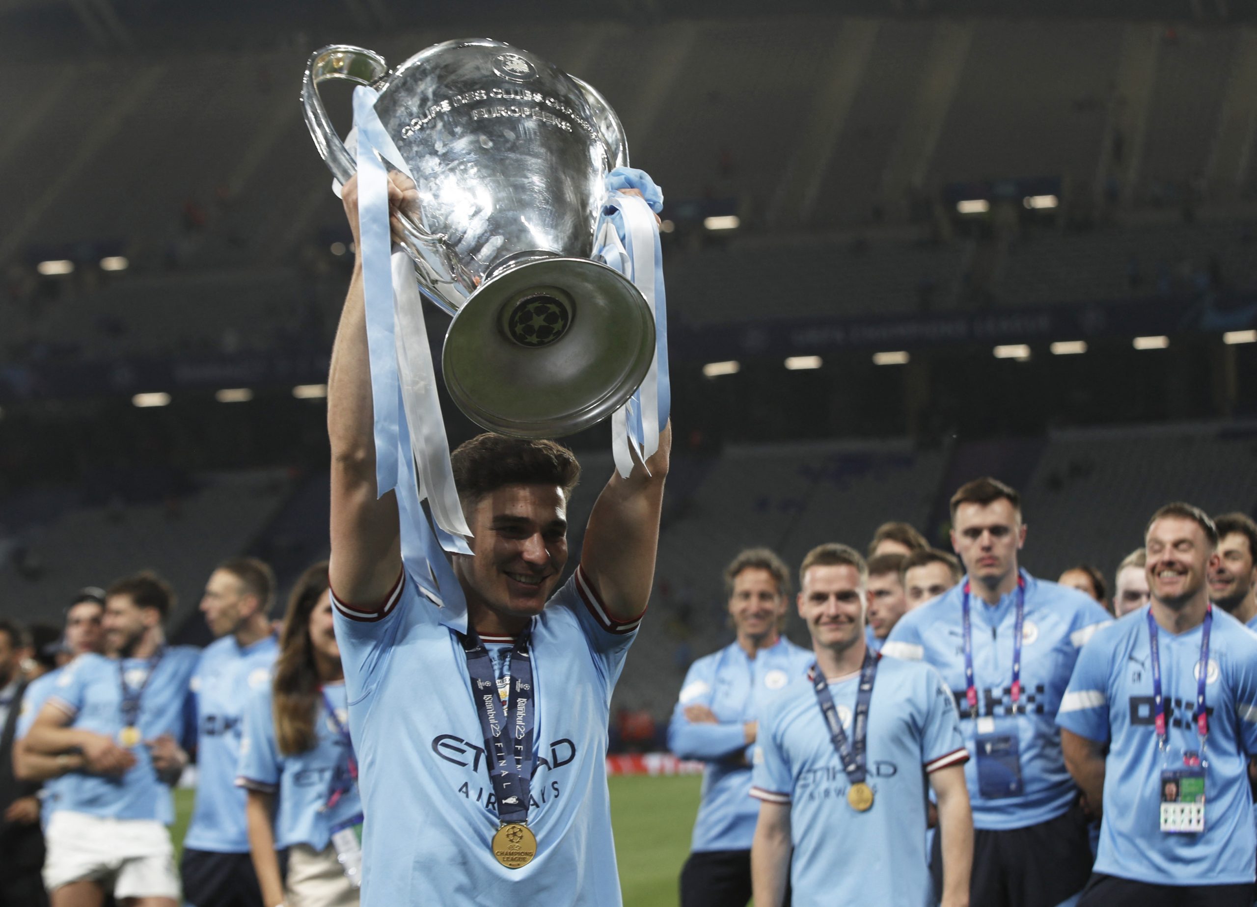 لاعبون فازوا بكأس العالم ودوري أبطال أوروبا بموسم واحد (رويترز)