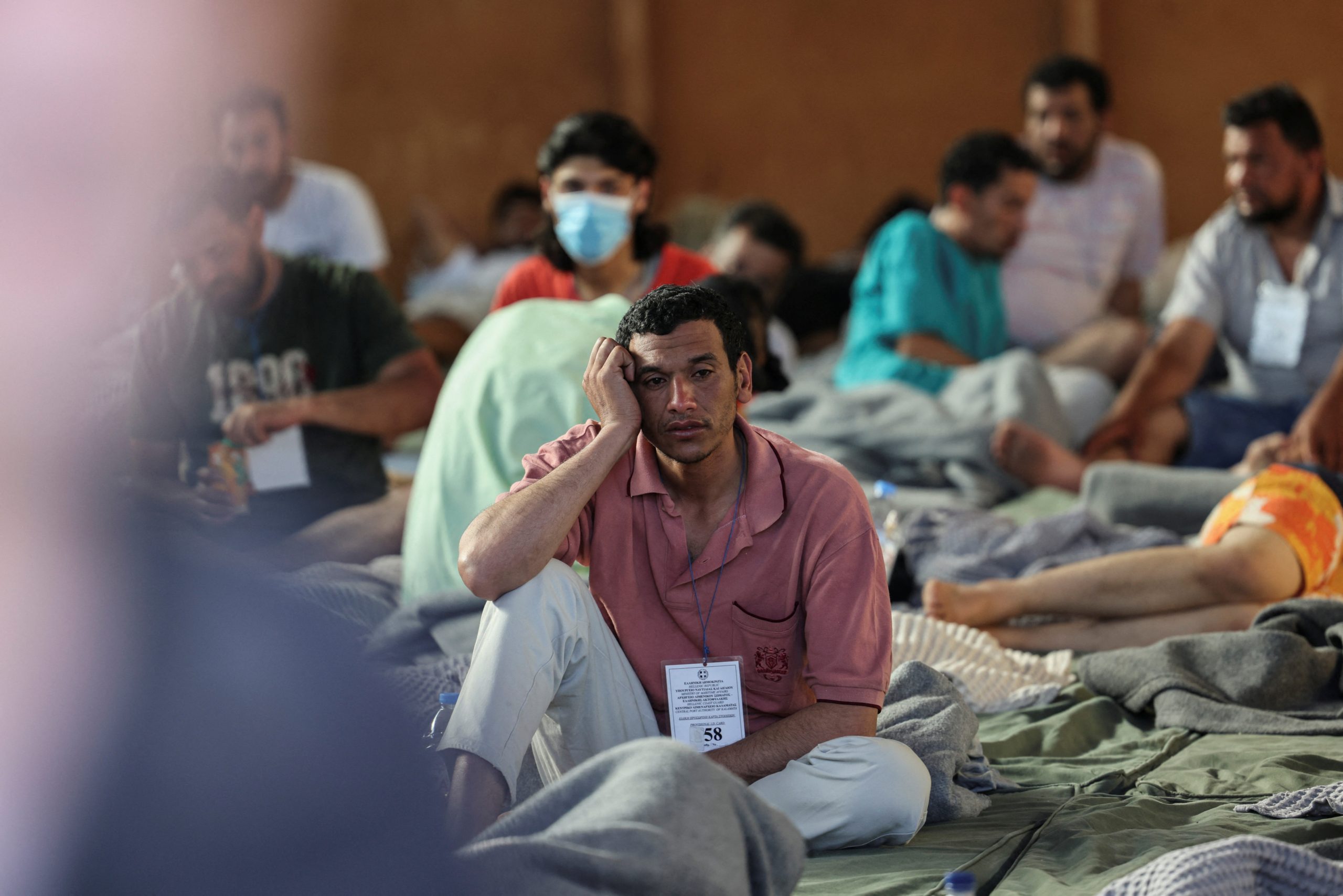 “علينا أن نفعل شيئاً”! “بي بي سي”: شهادات بوجود 100 طفل على متن قارب المهاجرين الغارق قرب اليونان