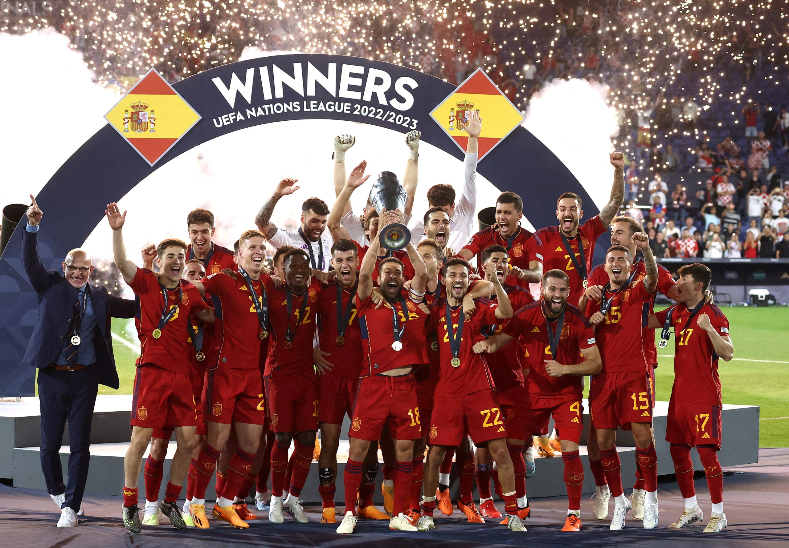 منتخب إسبانيا يتوَّج بدوري الأمم الأوروبية (رويترز)