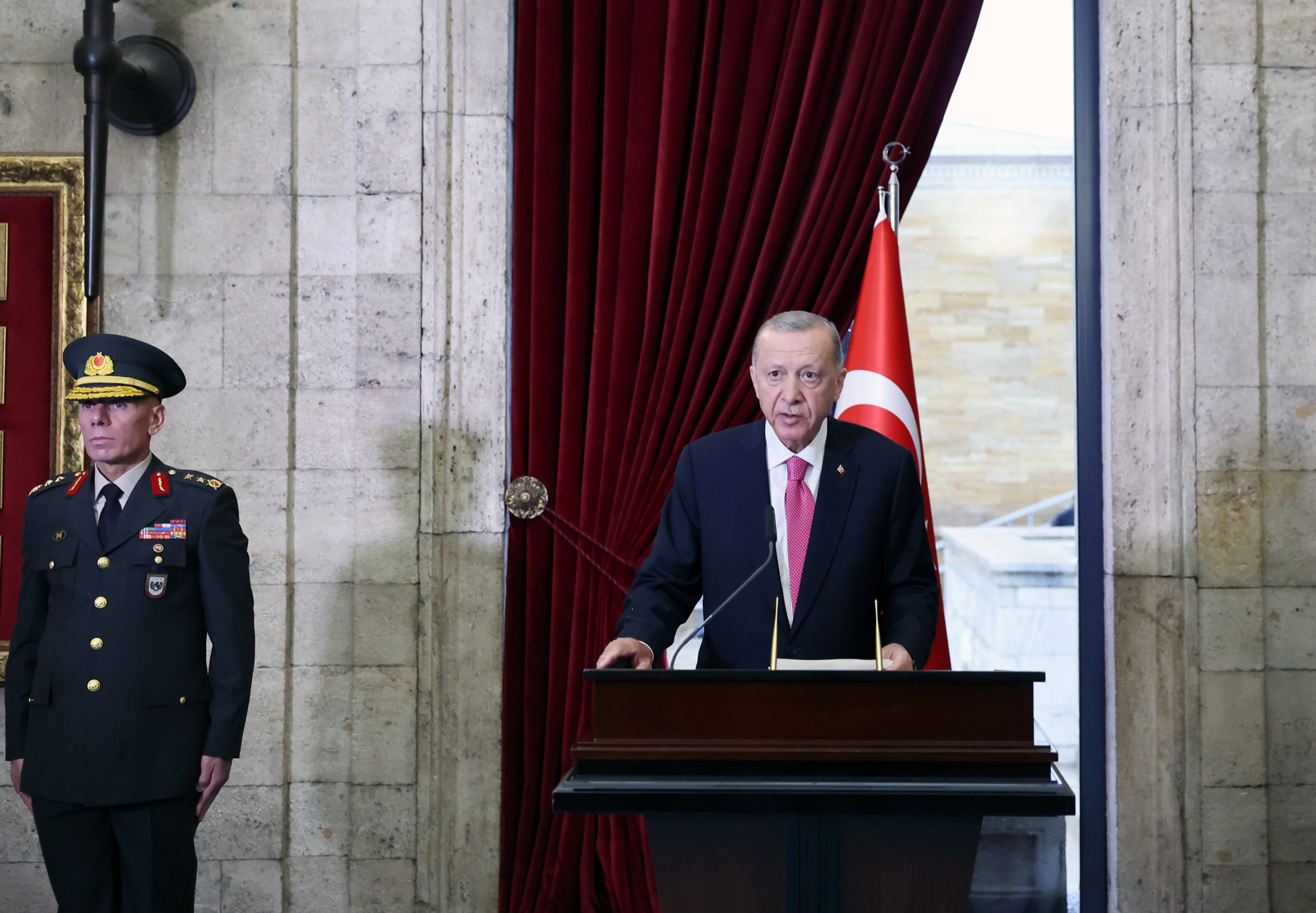 أردوغان يعلن بدء عهد جديد خلال حفل التنصيب: نعمل على إعداد دستور مدني شامل، وأدعو الأتراك للوحدة