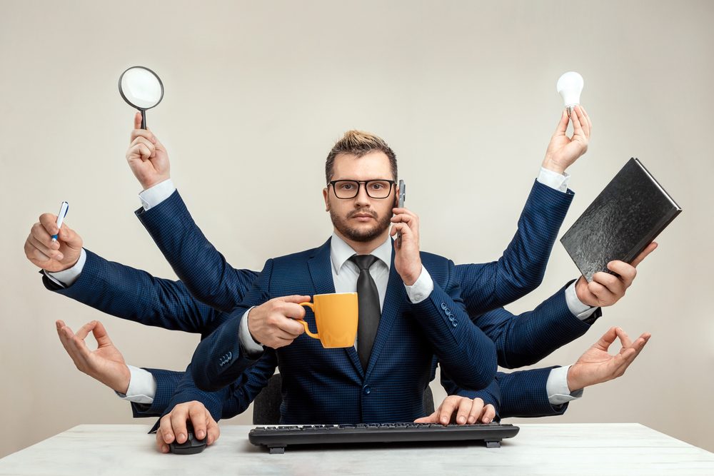 عن كذبة "تعدد المهام".. سلوك يهدد صحتك النفسية والعقلية ويعرضك لخطر الفشل الوظيفي !