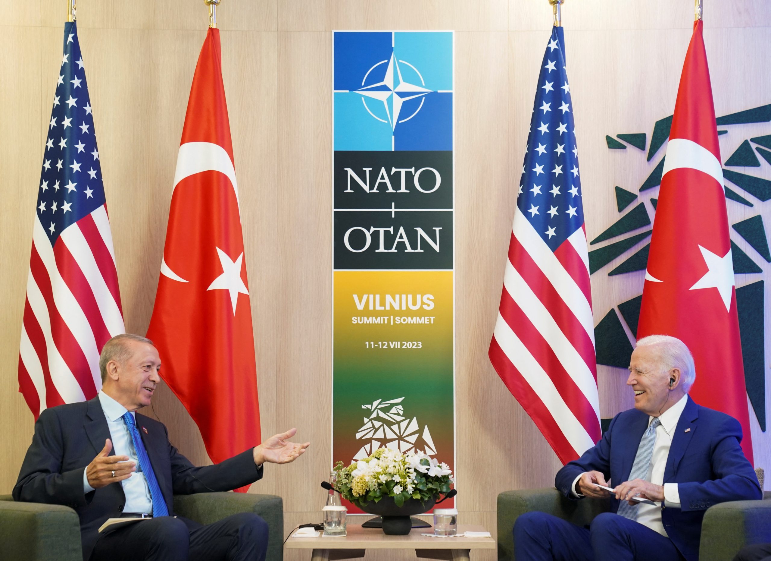 “أمامك استعداد للانتخابات أتمنى لك التوفيق”! أردوغان يمازح بايدن والأخير يرد ضاحكاً (فيديو)