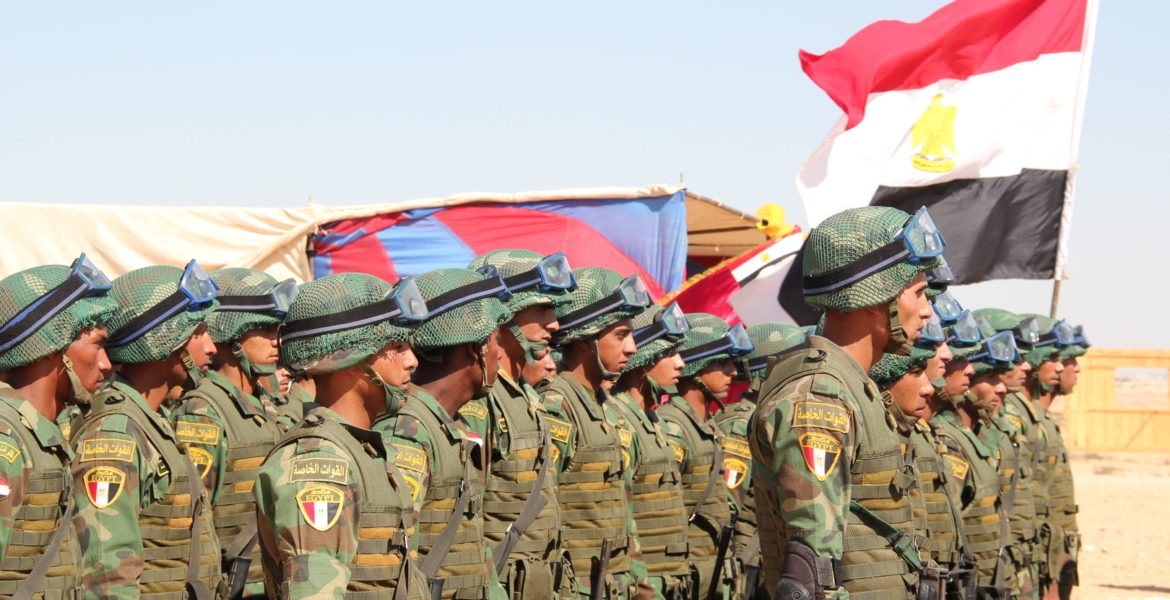 بعد فاجعة “مدينتي”.. كيف تزرع المؤسسة العسكرية المصرية إحساس “التفوق العنصري” في أفرادها؟