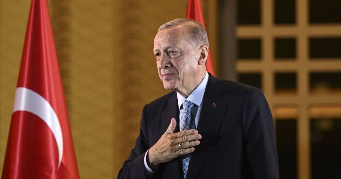 أردوغان يصل الإمارات في ختام جولته الخليجية.. يعتزم لقاء محمد بن زايد لتوقيع عدد من الاتفاقيات
