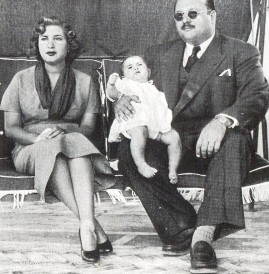 بعد مرور أكثر من 70 عاماً على إعلان الجمهورية.. كيف يعيش الملك فؤاد الثاني آخر ملوك مصر؟ | عربي بوست