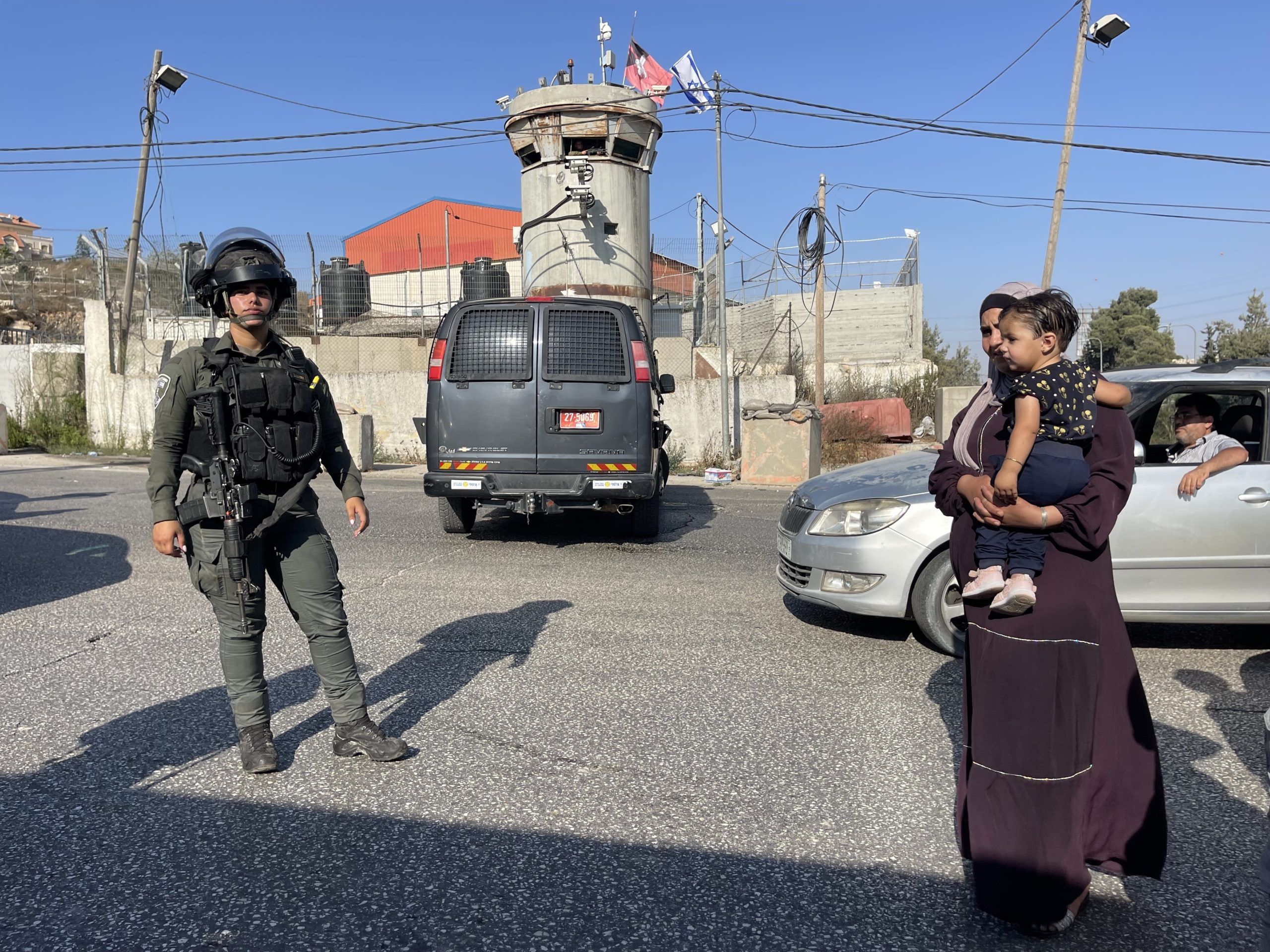 فلسطين تعلق الدراسة بالخليل بعد إغلاق إسرائيل للمدينة.. والاحتلال يوقع إصابات في مظاهرة بقطاع غزة