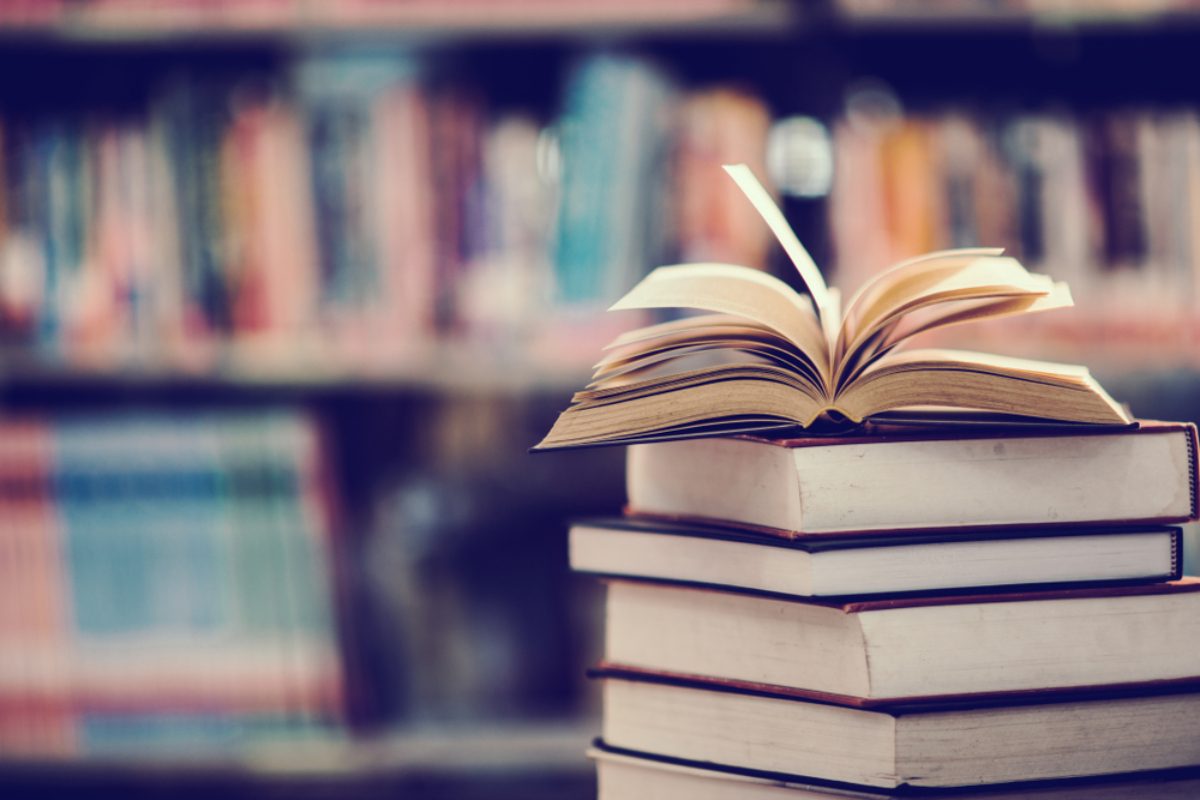 ليس مجرد متعة وتسلية.. ماذا تفعل قراءة الأدب بدماغ الإنسان وحياته؟