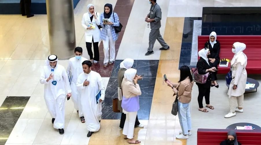 جامعة كويتية تحظر اختلاط الجنسين في فصولها.. قرارها أثار جدلاً على منصات التواصل
