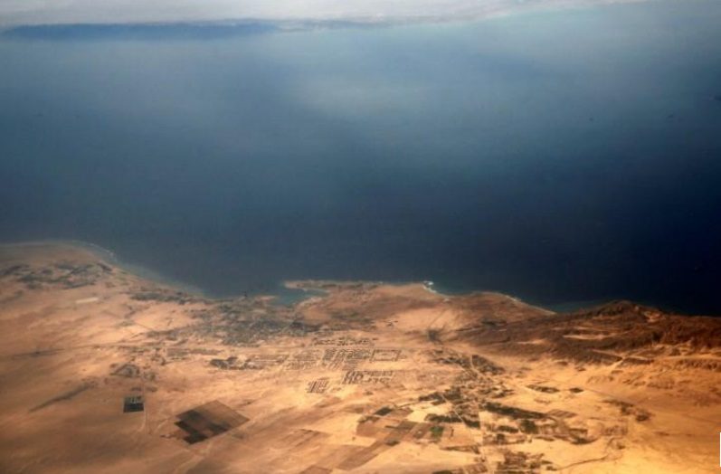 السعودية تنشر خريطة رسمية لحدودها تضم جزيرتي “تيران وصنافير”.. أجرت تعديلاً بسيطاً على اسميْهما